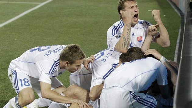 DOKÁZALI JSME TO! Slovenští fotbalisté se radují z postupu do osmifinále MS
