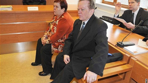 Manželé Rosnerovi čelí spolu s mužem u vyškovského soudu obžalobě z týraní svěřených dětí
