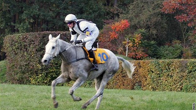 Velká pardubická: Josef Barto na blce Sixteen