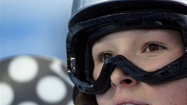 KVALIFIKOVALA SE. Akoli nkolikrát spadla, kvalifikovala se eská snowboardistka árka Panochová na U-ramp do semifinále.