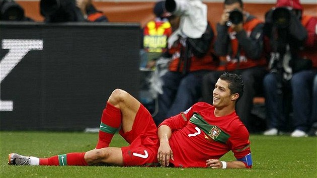 A POÁD NIC. Gólu proti KLDR se Cristiano Ronaldo dokal a pt minut ped koncem.