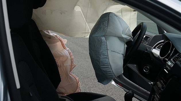 Simulovaný výbuch airbag