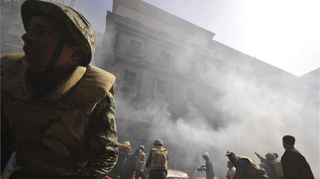 Poár na ministerstvu vnitra v Egypt (23. února 2011)
