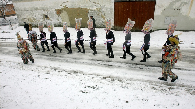 Tradiní masopustní riková koleda vyrazila v sobotu v Nesmni na eskobudjovicku.