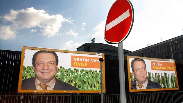 Předvolební billboardy proti předsedovi ČSSD Jiřímu Paroubkovi.