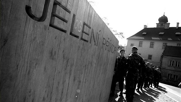 Bezpe�nostní opat�ení v okolí Pra�ského hradu. (8. dubna 2010)