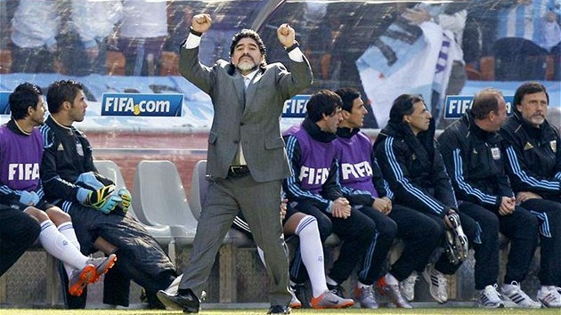 Diego Maradona se raduje z prvního gólu v síti Jiní Koreje. (17. ervna 2010)