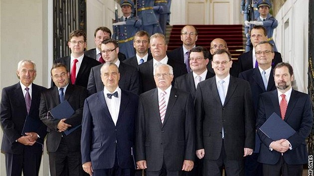 Prezident Václav Klaus jmenoval na Praském hrad novou vládu premiéra Petra Nease. (13. ervence 2010)