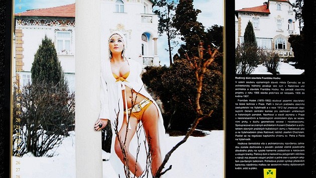 V kalendá�i propagujícím �erno�ice lidé domy neuvidí, ukazuje více polonahé sle�ny.