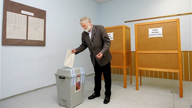 N�kte�í starostové nekandidovali a odchod z politiky plánovali, jiné odstavili voli�i. Ve funkcích kon�í i �ást nám�stk� olomouckého primátora. Ilustra�ní foto
