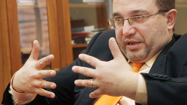 Ministr �kolství Josef Dobe� (VV) p�i rozhovoru pro iDNES.cz (21. února 2011)