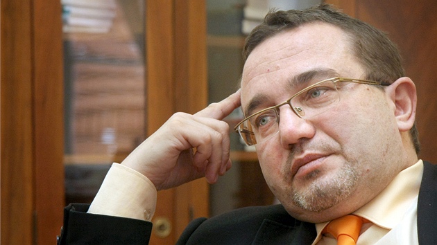 Ministr �kolství Josef Dobe� (VV) p�i rozhovoru pro iDNES.cz (21. února 2011)