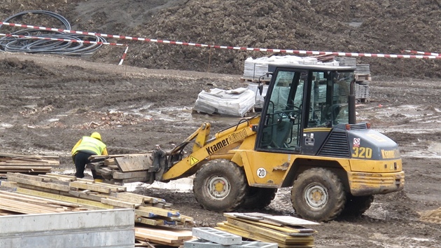 V Praze Motole vzniká víceú�elový sportovní areál s dostihovou dráhou pro chrty...