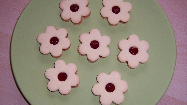 Bezlepkové kyti�ky z lineckého t�sta