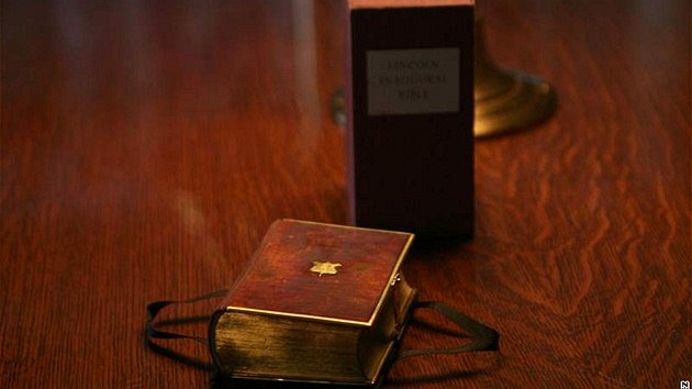 Výtisk bible, kterou pi inauguraci pouil Abraham Lincoln