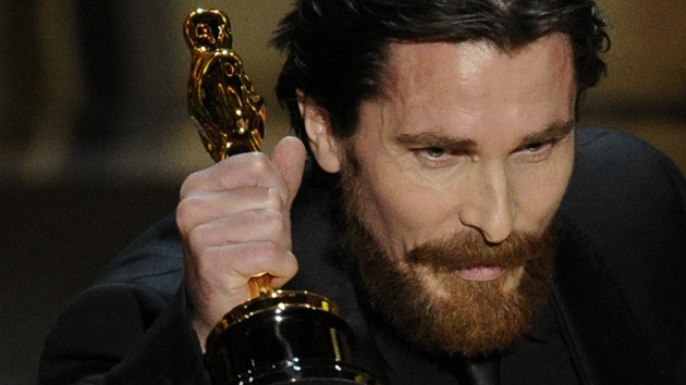 Christian Bale s Oscarem za vedlejí roli ve snímku The Fighter