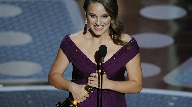 Oscara as od asu dostane nkdo jen proto, e nen horkm kandidtem. Ale kategorii Hereka roku drela favorizovan Natalie Portmanov ve svch rukou.