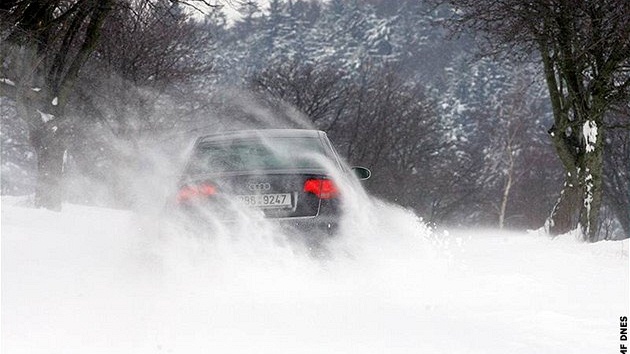 Sníh - závje - jazyky - doprava - auto