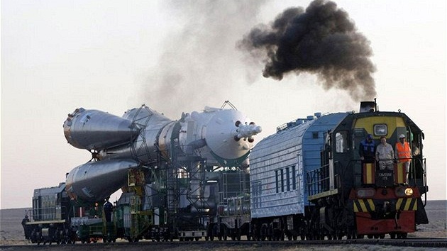 Nosná raketa pi cest na rampu Bajkonuru