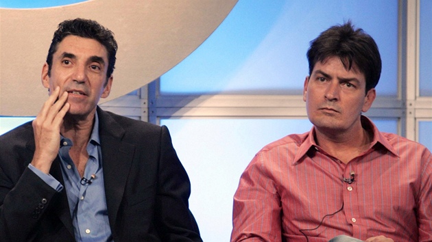 Charlie Sheen a producent serilu Dva a pl chlapa Chuck Lorre