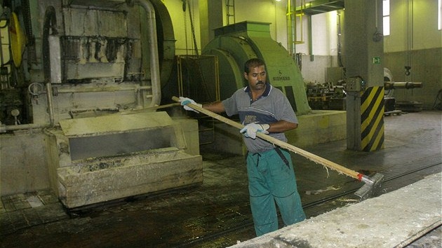 Lidé v papírnách p�i�li o práci, firma jich propustila více ne� 130. 