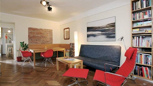 Sko�epinové �idle i subtilní k�eslo navrhl ji� p�ed desítkami let Charles Eames