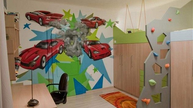 Dominantním prvkem místnosti se stalo graffiti p�es celou st�nu