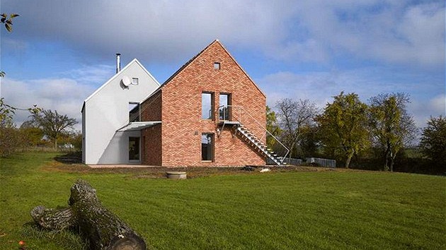 Sklon st�echy byl daný p�edem