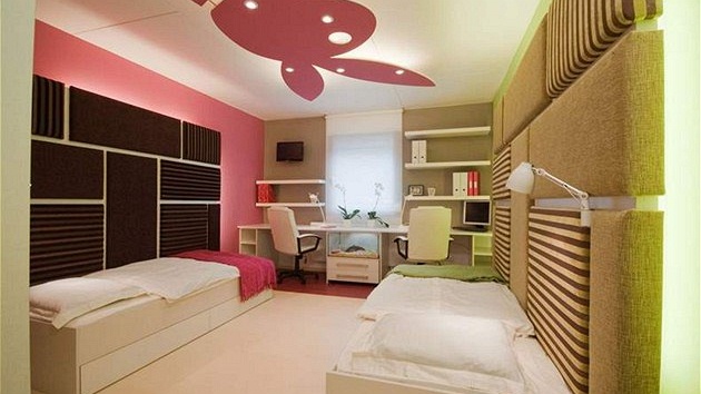 Barvy pokoj symetricky rozd�lují