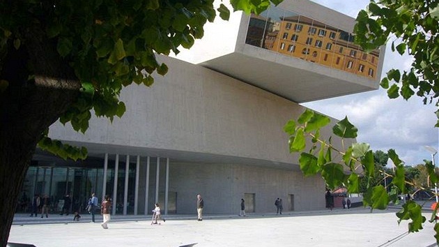 Budova muzea MAXXI o�ivuje star�í zástavbu �ímské �tvrti Flaminio