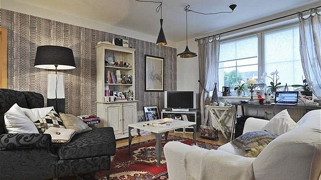 Obývací pokoj je vybaven hned nkolika originálními kousky nábytku z dílny...