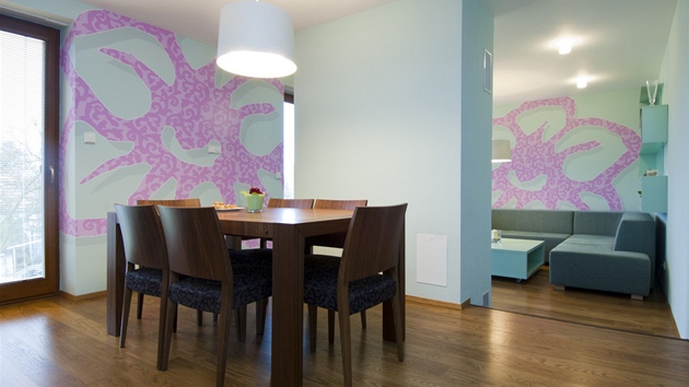 Autorské kresby na st�nách jsou pro Studio In2 typické