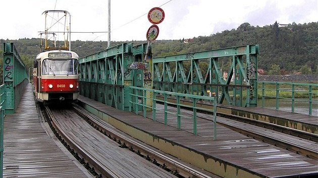 "Provizorní" tramvajový most Troja v roce 2007