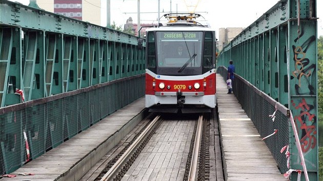 Zjednokolejnní tramvajového mostu