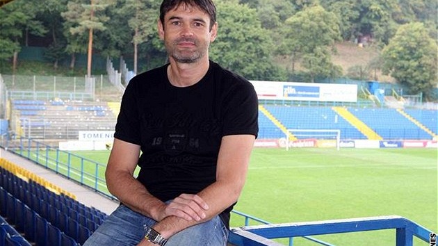 Ladislav Miná�,  �editel a do�asný trenér zlínského fotbalového klubu