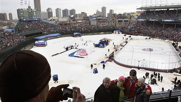 U potetí se stal souástí programu NHL zápas pod oteveným nebem, tentokrát Chicago - Detroit.