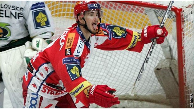 Slavia - Karlovy Vary: domácí Roman ervenka se raduje z jednoho ze svých gól.