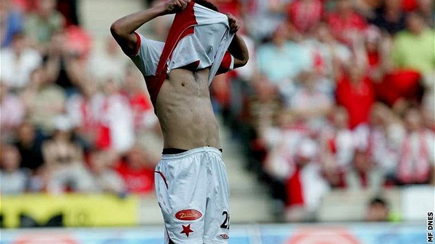 Slavia - Sparta: zklamaný slávista Tijany Belaid poté, co zahodil velkou anci.