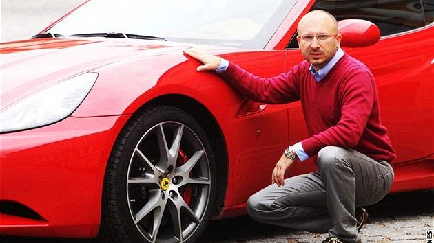 Majitele firmy DreamCars Martin Cieslar. u Ferrari California. Pjuje ho za 50 tisíc K na den. Vratná záloha je 400 tisíc K, nebo smnka.