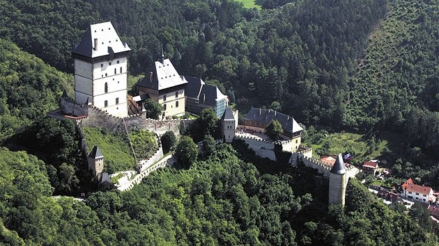 Na Karltejn návtvníci papue nikdy nenosili.