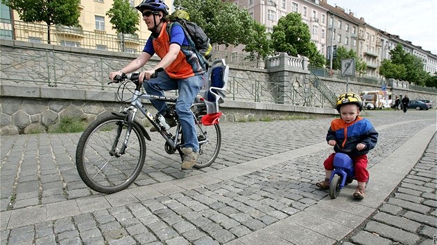 Jedna z nových tras pro cyklisty povede centrem Prahy podél eky. Plkilometrová cyklostezka a 250 metr dlouhá cyklotrasa by mly vést z Výton smrem k ulici Na Slupi.