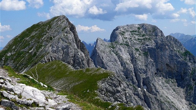 Rakousko, pohled na skalnaté vrcholy Sparafeld a Reichenstein v Gesäuse