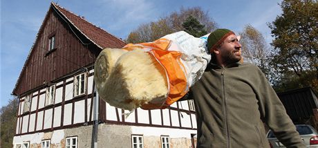 Mnohé podstávkové domy na Liberecku, jako tento ve Vísce, utrply pi loských...