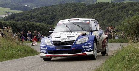 Pavel Valouek na své fabii ukoní sezonu na snné rallye v okolí Sluovic. Ilustraní foto