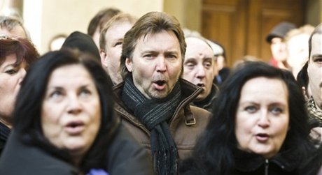 Sborovým zpvem Va pensiero z opery Nabucco na nádvoí ministerstva kultury (28. února 2011)