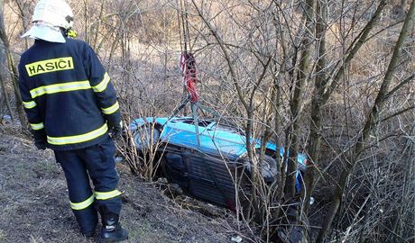 Nehoda automobilu mezi obcemi Koryany a Stlky.