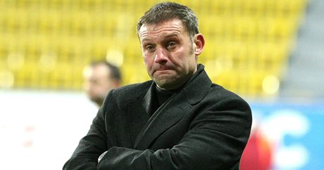 VELKÉ STAROSTI. Ústetí fotbalisté prohráli a jejich trenér Svatopluk Habanec má víc a víc starostí.