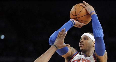 Carmelo Anthony z New Yorku Knicks stílí v utkání proti Utahu. 