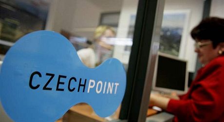 S kontaktními místy Czech Point se moná setkáte i na pobokách bank. Ilustraní snímek