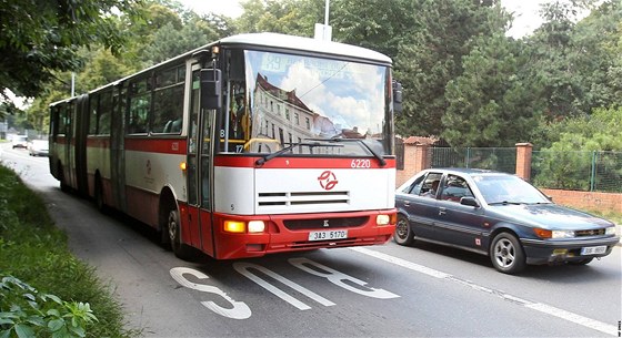 Na řadě míst v Praze autobusy své vyhrazené pruhy mají. Ilustrační foto